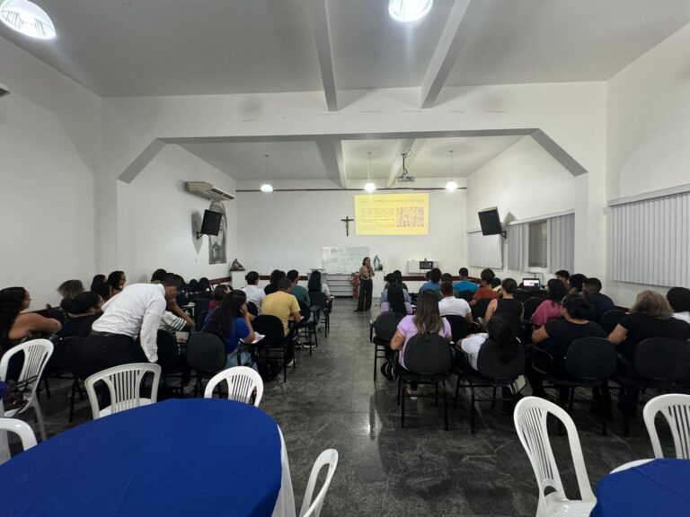Palestra de Daisy Rigo sobre saúde mental no trabalho
